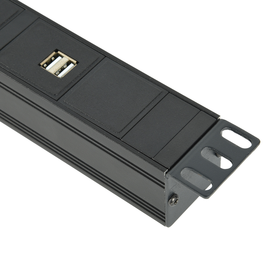 PDU rackable 1U avec prises britanniques à 3 voies et ports de chargement USB intégrés