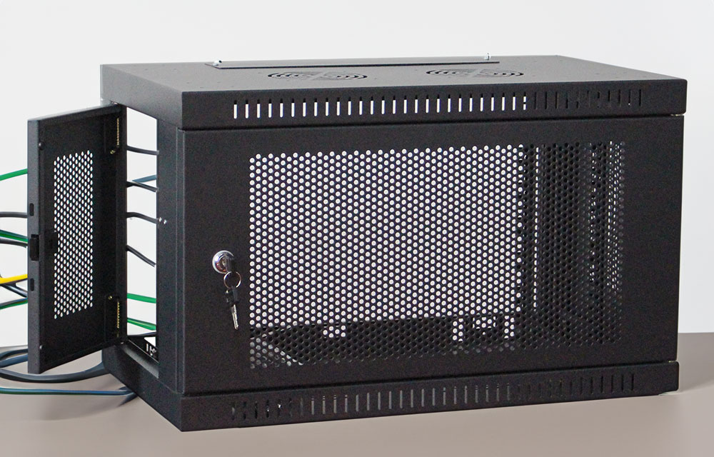 cabine murale &agrave; porte grillag&eacute;e